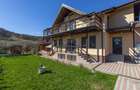 Casa / Vila cu 8 camere de vanzare+multiple constructii, teren,Luncani - 2