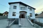 De inchiriat spatiu birouri, 10 birouri , 4 bai, garaj, 4 bai si teren 10 arii,S - 3