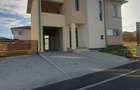 Casa individuală de închiriat în Dezmir, stradă privată - 1