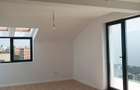 Vila Tunari str. Paris, 5 camere, curte 300  mp, 400 mp construiti - 12