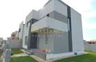 Casa Individuala - 4 camere - 2 bai - 385mp teren - 5