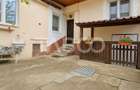 Casa de vanzare Vasile Aaron 3 camere si teren / curte comuna 1 vecin - 15