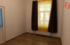 Apartament cu 2 camere la curte comuna + teren - zona Arad - 1