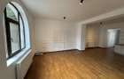 Vila renovata cu 8 camere si curte proprie de inchiriat *Aviatorilor* - 2