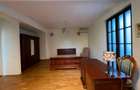 VILA DEOSEBITA / SPATII GENEROASE / CURTE PROPRIE - 36