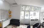Spatiu comercial despartit in doua cu rigips, zona Vidin, suprafata 105 mp, vitr - 5
