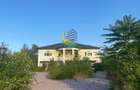Vila 10 camere 12.000 mp Ciolpani Dn1 - 1