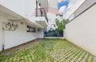 Apartament la parter ce are curte proprie ,  2 camere in Bloc nou - 31
