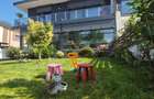 Casa 5 camere, 3 bai, 3 locuri de parcare, teren 302 mp, Tunari, vedere la lac - 1