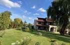 Vila cu piscina pe malul Lacului Snagov teren 2000mp 6900eu/luna sau 1950k vanza - 2