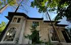 Vila in zona Băneasa, în imediata vecinătate a Parcului Herăstrău 7 camere - 2