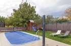 Vilă 5 dormitoare, 4 băi, 2 248mp teren, piscină. Preț: 229 000 E. - 15