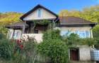 Gospodărie cu 10.900 mp teren, 3 constructii, Cainelu de Sus