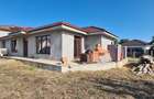 Casa de vānzare cu 3 fronturi stradale - 2