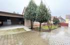 Casa cu doua apartamente si curte zona Turnisor - 2