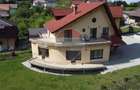 Casă / Vilă de Lux cu 5 camere de vânzare