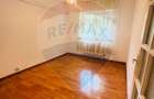 Apartament cu 3 camere de vânzare în zona 1 Mai - 6