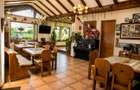 Hotel 3* + Pensiune 4*, piscina, teren tenis, 6.200mp parc privat +, Sanpetru, B - 6