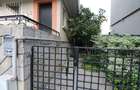 Primaverii Apartament in vila cu 2 dormitoare 2 bai de inchiriat. Single expat. 