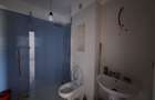 Ultimul apartament la  parter , 2 camere, curte privata ,negociabil - 7