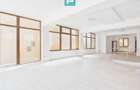Spațiu comercial renovat, vitrină 8 m, Etaj 1 - 4