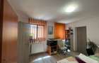 Casa la sol, renovata ,caramida, pentru locuit sau spatiu birouri, zona  buna - 12