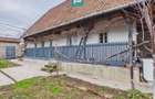 Casă cu 2 corpuri și 4 camere în Tauț - 1