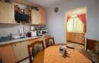 Apartament 3 camere | Decomandat | Etaj 2 | Parcare | zona Poarta 6 - 9