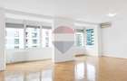 Apartament cu 3 camere nemobilat cu loc de parcare și boxă