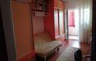 Apartment 3 camere decomandat, mobilat, doua balcoane, centrala gaze. Negociabil - 12