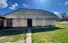 Casa cu 3 camere, 90 mp, 2 anexe gospodaresti si teren de 3000 mp, zona Crucisor - 14