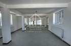 Spatiu comercial cu 8 camere, 5 bai, terasa - zona Centrala - 44