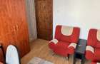 Apartament cu trei camere de închiriat 