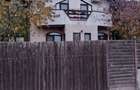 Casa unde cireșul are bancă  - 1