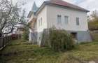 Casa batraneasca Aninoasa/ Arges, teren 1.200 mp - 2