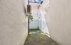 Apartament la parter ce are curte proprie ,  2 camere in Bloc nou - 24