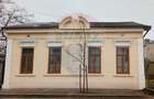Casă cu 3 camere de vânzare în zona Centrală - 1