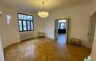 Apartament de vanzare cu 5 camere, imobil consolidat - 2