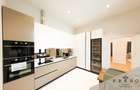 Casă contemporană, complet renovată, cu două corpuri și curte - Centru - 3