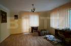 Casa de vanzare, cu 7 camere, 390 mp - Versatilă și Centrală!