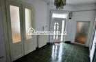 Casa 5 camere,3 băi,180 mp.teren 371 mp.Central - 5