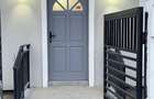Margine de triplex : 5 camere, 3 bai,2 dressinguri,bucatarie, balcon,terasa. - 18