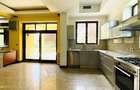 VANZARE VILA 8 CAMERE 652 mp teren zona Sisesti Sector 1 - 8