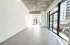 Spatiu Comercial/ 79 mp/ Metrou Berceni/ Stradal/ Vitrina