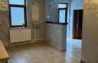 Casa zona centrala, 5 camere,  compusa din doua apartamente, chirpic si caramida - 1