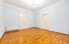 Apartament nemobilat, 3 camere, etaj 1, Bld.Revoluției - 9