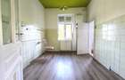 Casa istorica, 2 apartamnte, curte proprie- posibilitati multiple, zona Balcescu