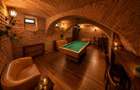 Hotel 3* + Pensiune 4*, piscina, teren tenis, 6.200mp parc privat +, Sanpetru, B - 25