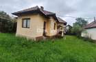 Oportunitate rară! Casă spațioasă aproape de Barajul Valea Uzului, Darmanesti - 2