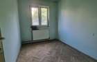 Proprietar vand apartament 3 camere etaj 1 semidecomandat zona Vlahuta 3 - 4